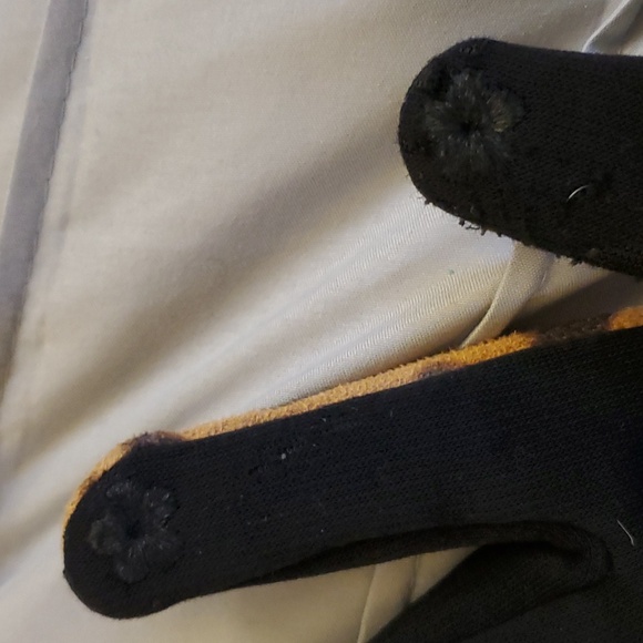 Cheetah Print & Black Gloves - Picture 3 of 10